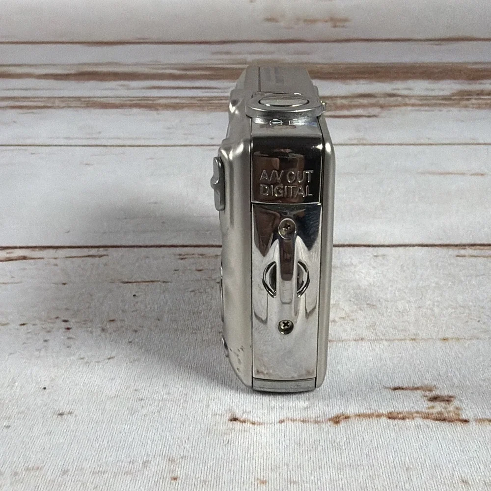 Canon PowerShot SD600 Digital ELPH 6MP Silver AS-IS Parts Repair No Display